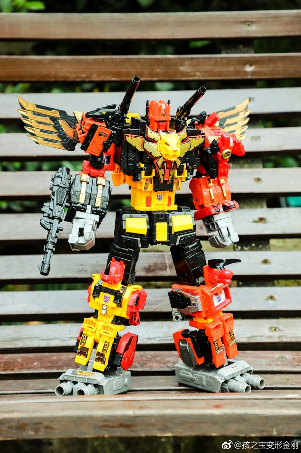 Power Of The Primes Titan Class Predaking   New In Hand Images Show Predaking Communing With Nature  (9 of 9)